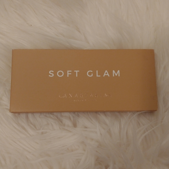 💖NWT Anastasia Beverly Hills Soft Glam Palette